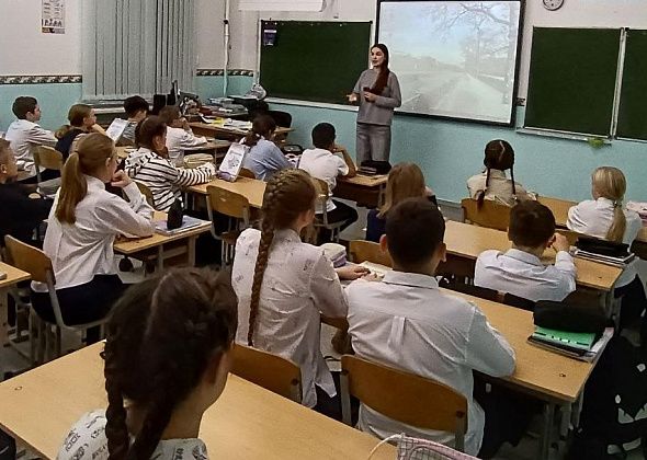 Выпускница школы №16 рассказала школьникам о работе психолога