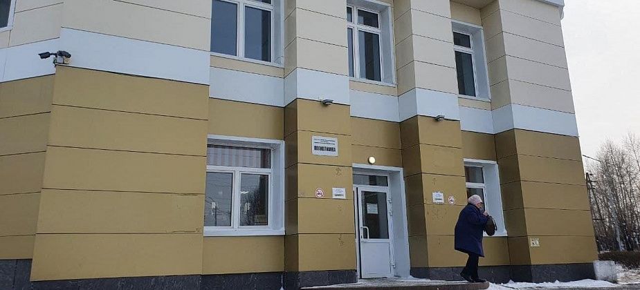 Карпинская ЦГБ в третий раз пытается найти желающего сделать капремонт в административном блоке