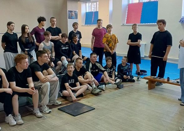 Карпинским спортсменам рассказали о вреде наркотиков и ответственности за их хранение