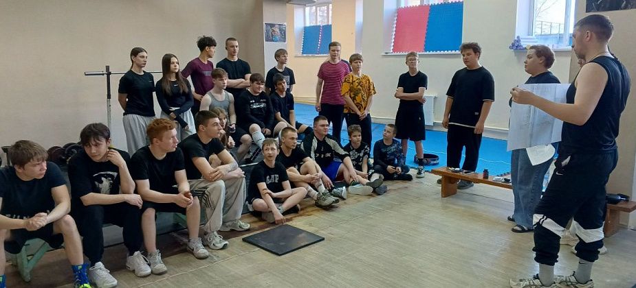 Карпинским спортсменам рассказали о вреде наркотиков и ответственности за их хранение