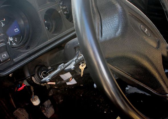 В Карпинске осудили 19-летнего парня, который взломал гараж и угнал «семерку»