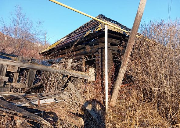 На прошлой неделе в Карпинске горел бесхозный дом