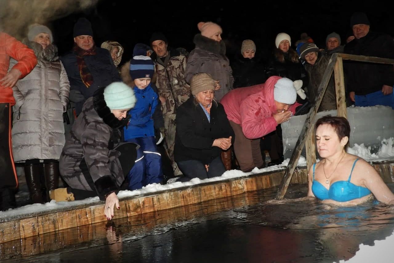 В Карпинске крещенские купания посетили более 500 горожан