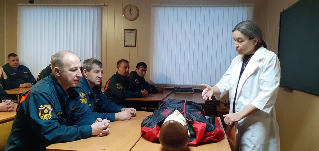 Для пожарных Карпинска провели уроки реанимации и оказания первой помощи пострадавшим