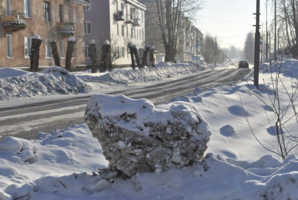 Карпинцы жалуются, что техника плохо чистит городские дороги от снега. Подрядчик прояснил ситуацию